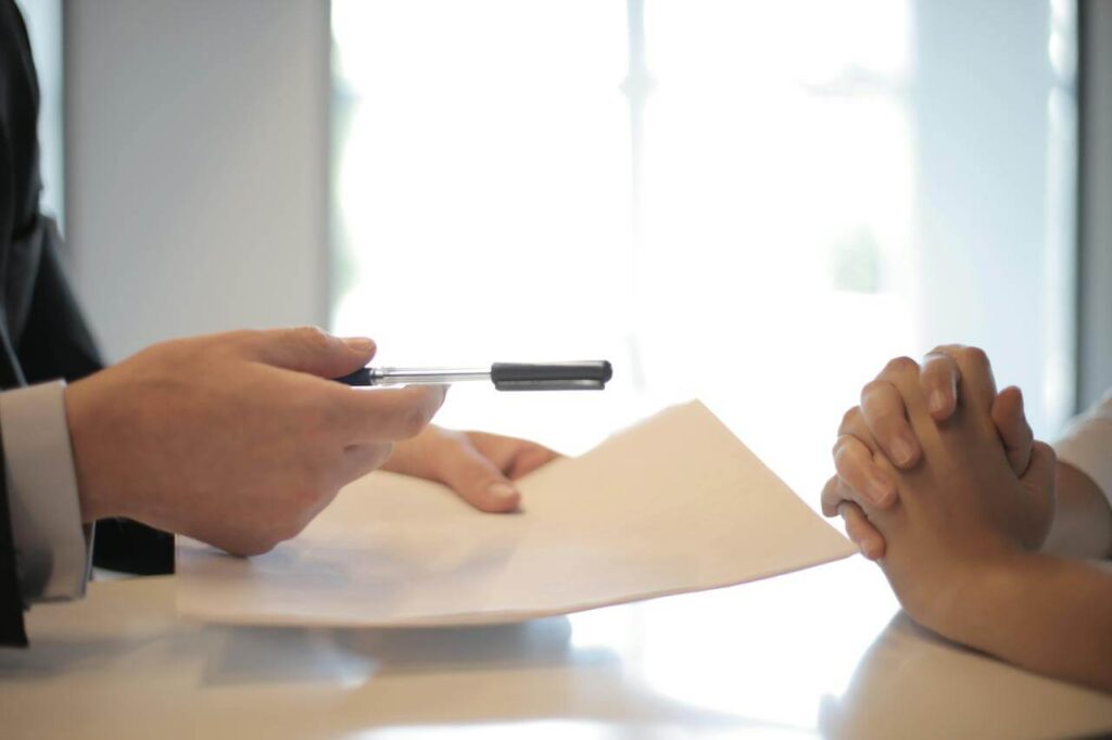Confira o que é SLA de compras, qual a sua importância, e como medir o Service Level Agreement da sua empresa + dicas infalíveis para melhorar!